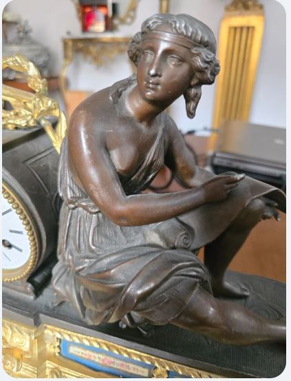Ceas de semineu cu statuie