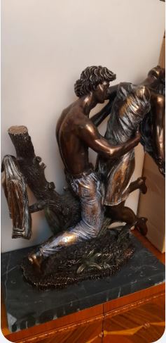 Statuie semnată Senserrich. Are 47 cm înălțime