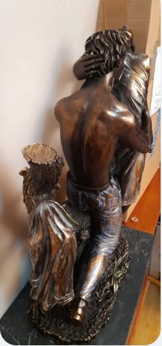 Statuie semnată Senserrich. Are 47 cm înălțime