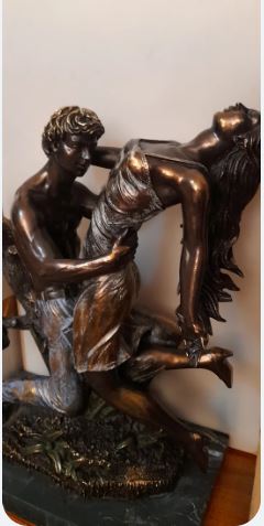 Statuie semnată Senserrich. Are 47 cm înălțime