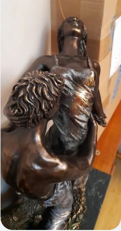 Statuie semnată Senserrich. Are 47 cm înălțime