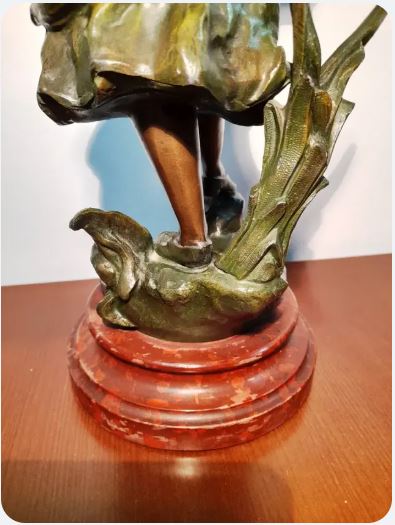 Statuie "Passage du Gue" de Geo Maxim, inceput sec XX