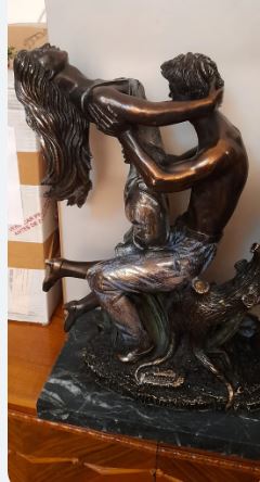 Statuie semnată Senserrich. Are 47 cm înălțime