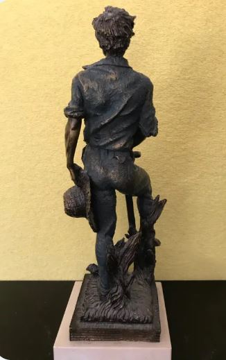 Statuie semnata M. Senserrich, reprezentand un tanar la munca campului