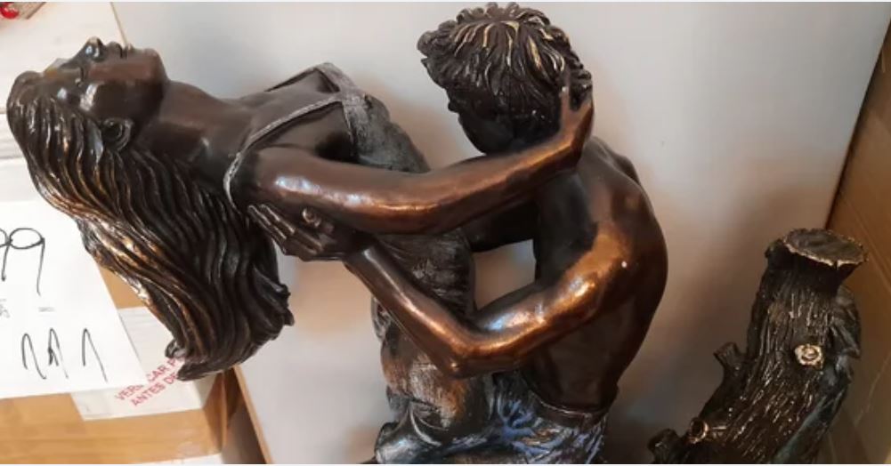 Statuie semnată Senserrich. Are 47 cm înălțime