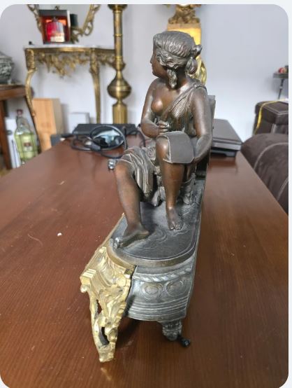 Ceas de semineu cu statuie