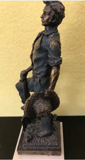 Statuie semnata M. Senserrich, reprezentand un tanar la munca campului