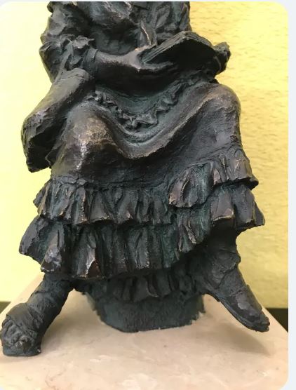 Statuie semnata Josep Bofill