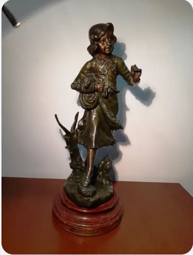 Statuie "Passage du Gue" de Geo Maxim, inceput sec XX