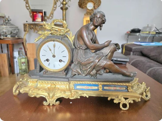 Ceas de semineu cu statuie