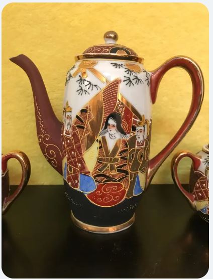 Set de cafea din porțelan japonez Satsuma compus din 13 piese