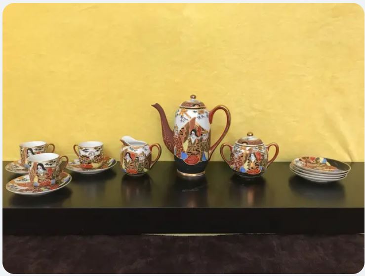 Set de cafea din porțelan japonez Satsuma compus din 13 piese