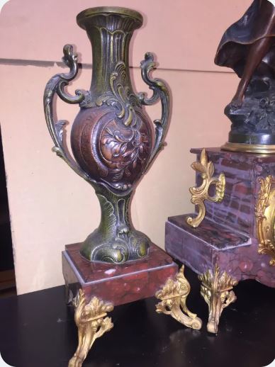 Set de semineu cu ceas avand o statuie numita "Poesíe D'Automne". Sf. sec. XIX