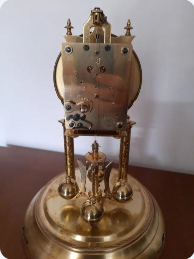Ceas 400 zile Schatz, cu pendul actionat de fir de torsiune