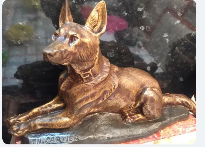 Spectaculos ceas de semineu cu statuie semnata Thomas Cartier
