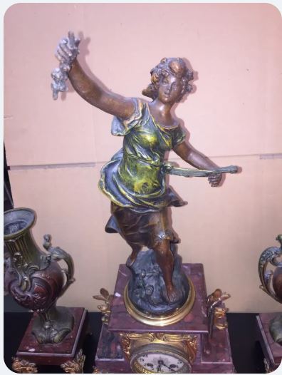 Set de semineu cu ceas avand o statuie numita "Poesíe D'Automne". Sf. sec. XIX