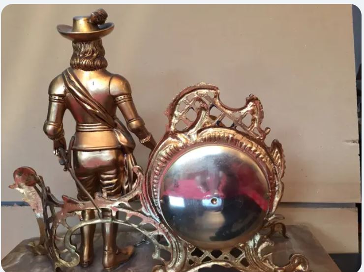 Ceas de semineu din marmura si bronz