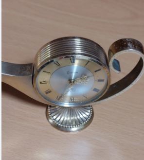Ceas desteptator Swiza 8, forma de lampa