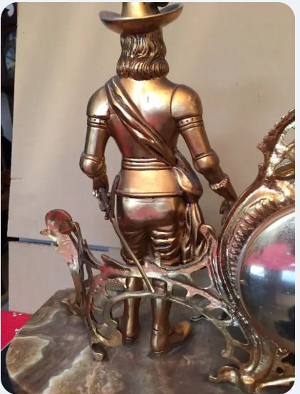 Ceas de semineu din marmura si bronz