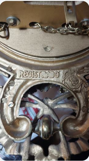 Frumoasa pendula de perete din bronz