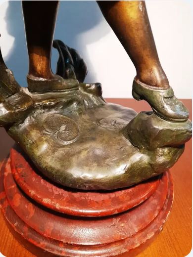 Statuie "Passage du Gue" de Geo Maxim, inceput sec XX
