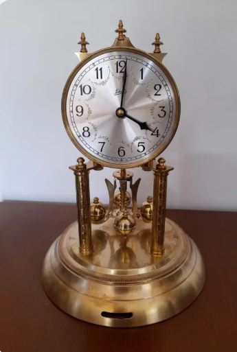 Ceas 400 zile Schatz, cu pendul actionat de fir de torsiune